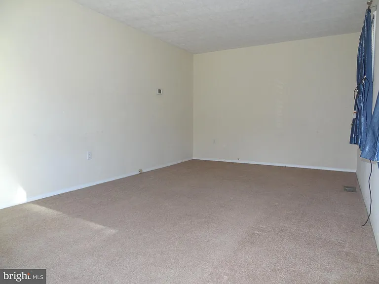 2074 Lake Grove Ln — Photo 10