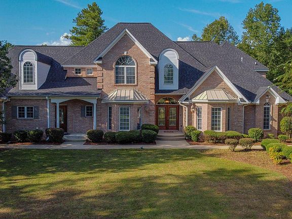 2nd image of 1089 Valley Hills Cir