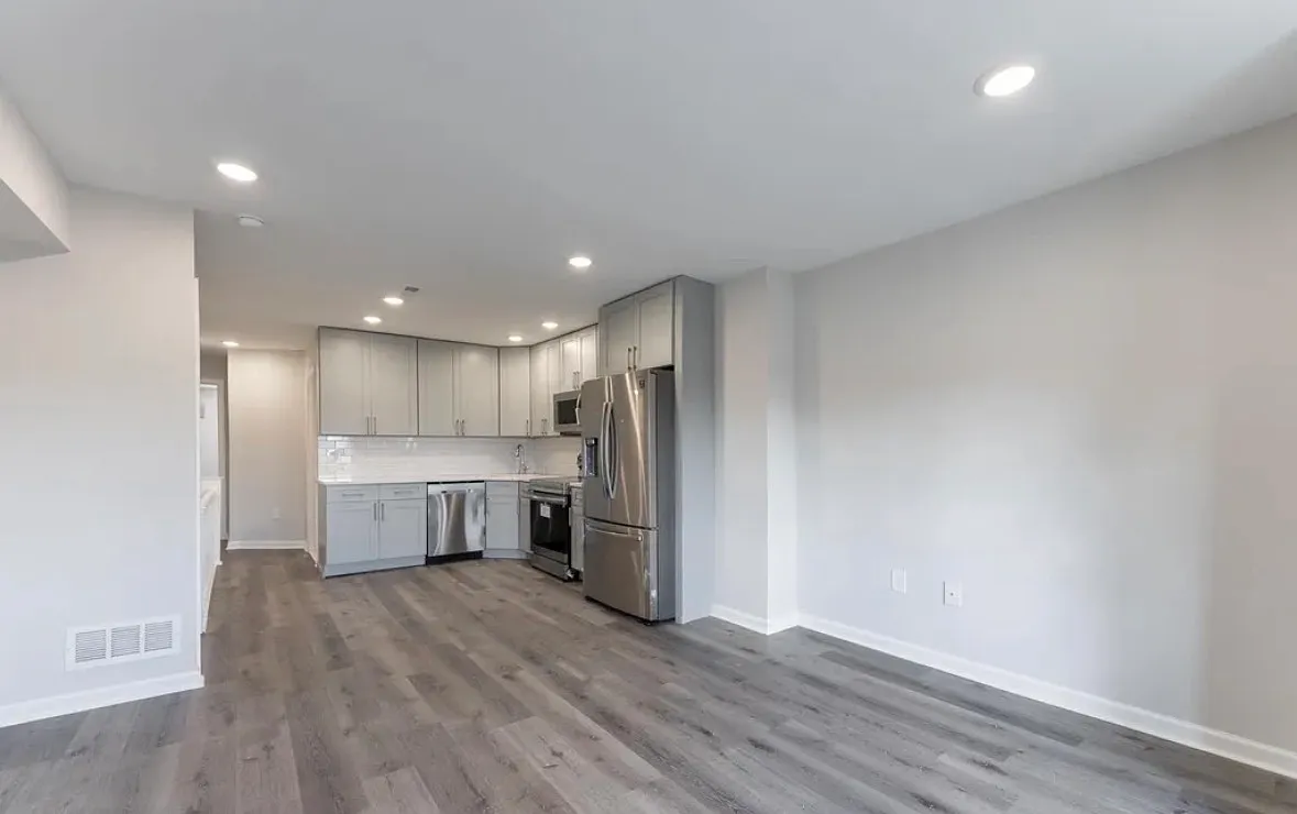 1 bed, 700 sqft, $1,300 — Photo 2