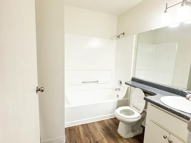 Walnutwood Apartments — Photo 29