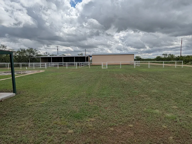 5694 N US Highway 277 — Photo 8