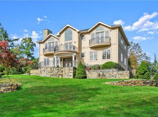 100 Whippoorwill Rd E, Armonk, NY 10504