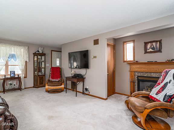 5th image of 617 2nd Ave NE