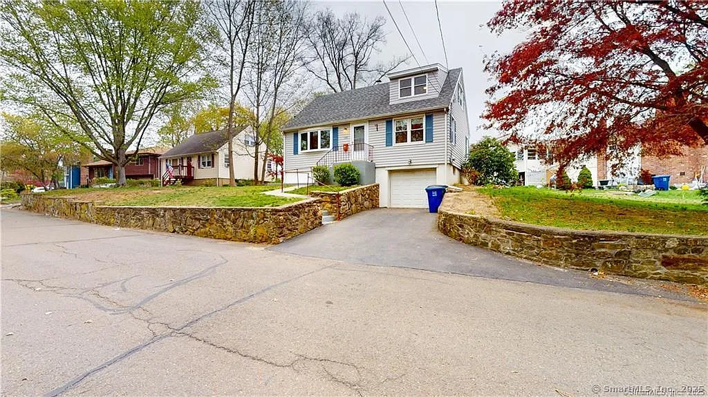 5 bed, 2.0 bath, 1452 sqft, $3,675 — Photo 2