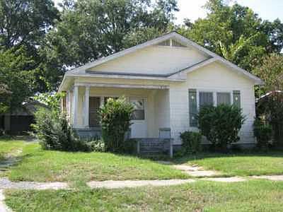 1st image of 913 W Faulkner St