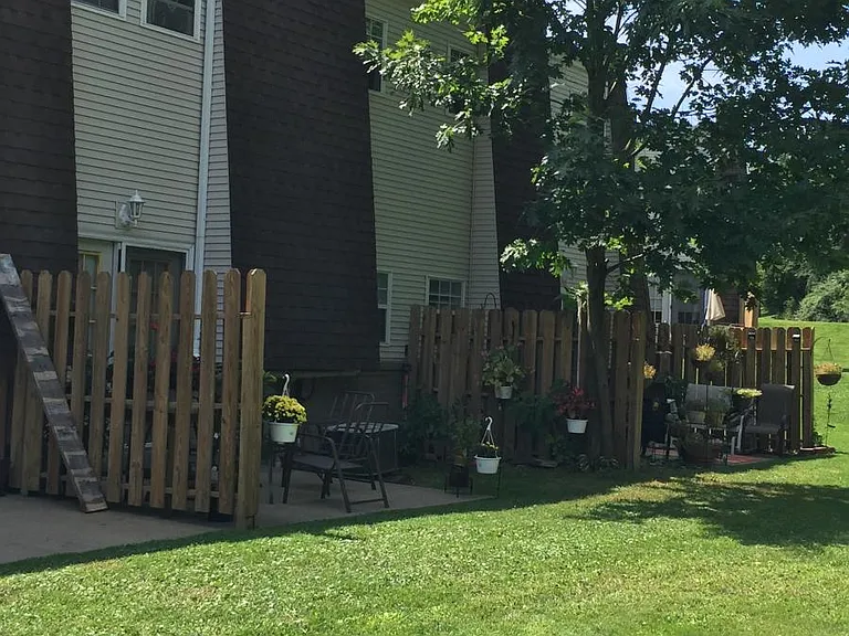 1300 Rosewood Ct — Photo 4