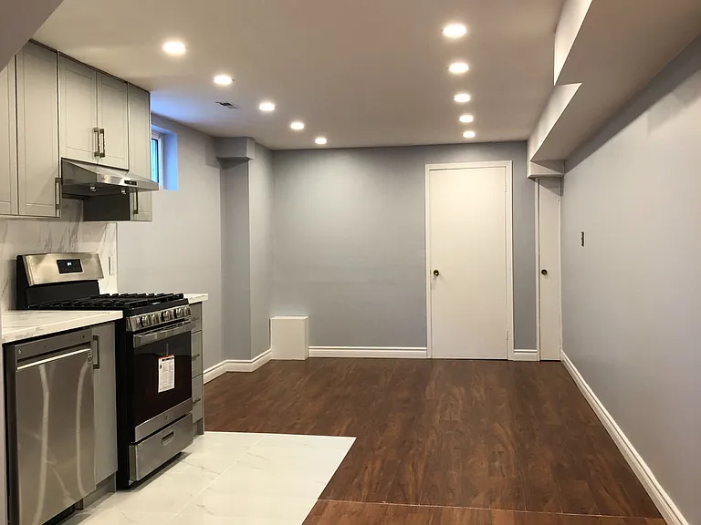 1161 Shadeland Dr #LOWER — Photo 4