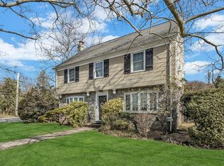 3 Demott Ave, Rockville Centre, NY 11570