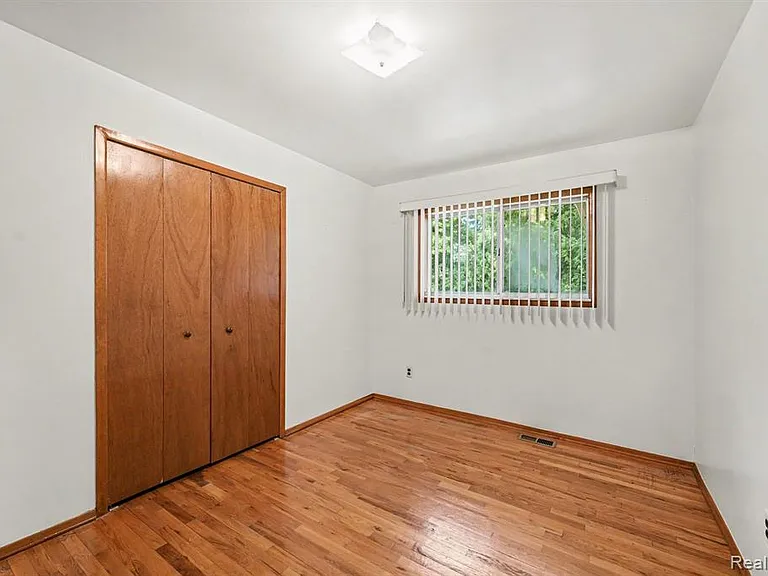 35656 Saxony Dr — Photo 20
