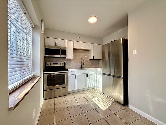 4th image of 5940-5952 Nagel Ave #5948-1W