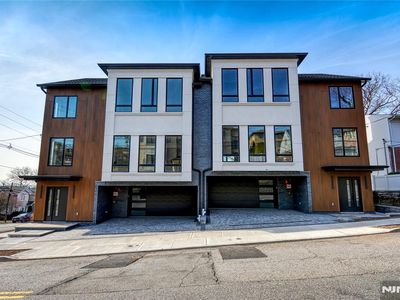 313 E Central Blvd, Palisades Park, NJ, 07650