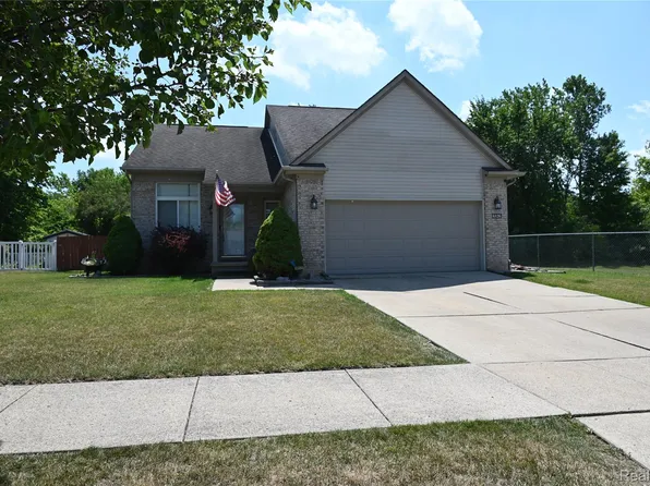 8826 Mikado Dr, Newport, MI 48166