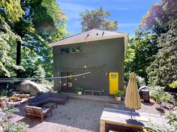 32 Mountain Road, Redding, CT 06896