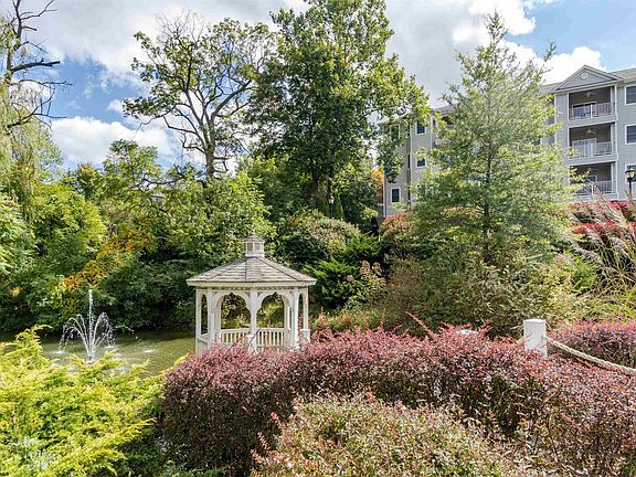 3rd image of 317 Fountain Vw