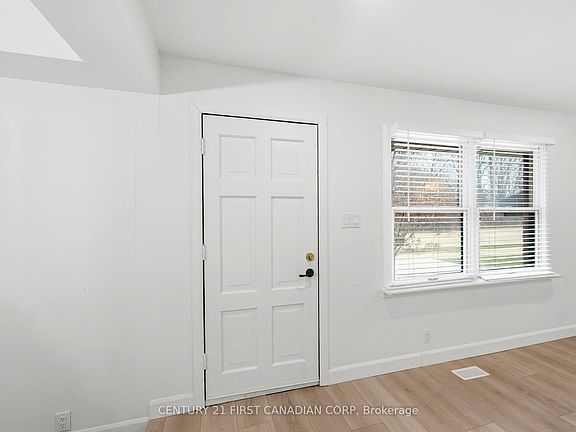 3rd image of 1326 Commissioners Rd W