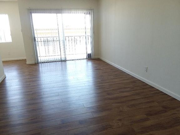 2nd image of 1518 10th St APT 10