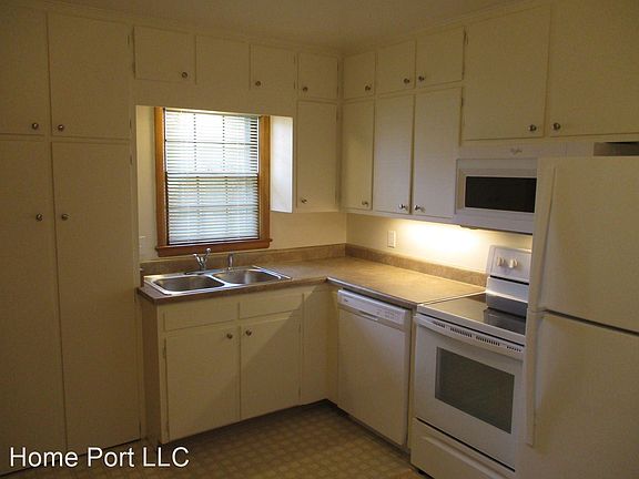 4th image of 2316/2318 Clark Ave #2318