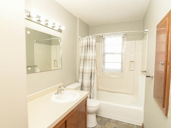 5th image of 214 W Atchison St #1