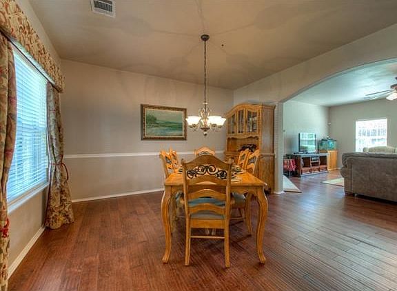 5th image of 114 Castle Dr