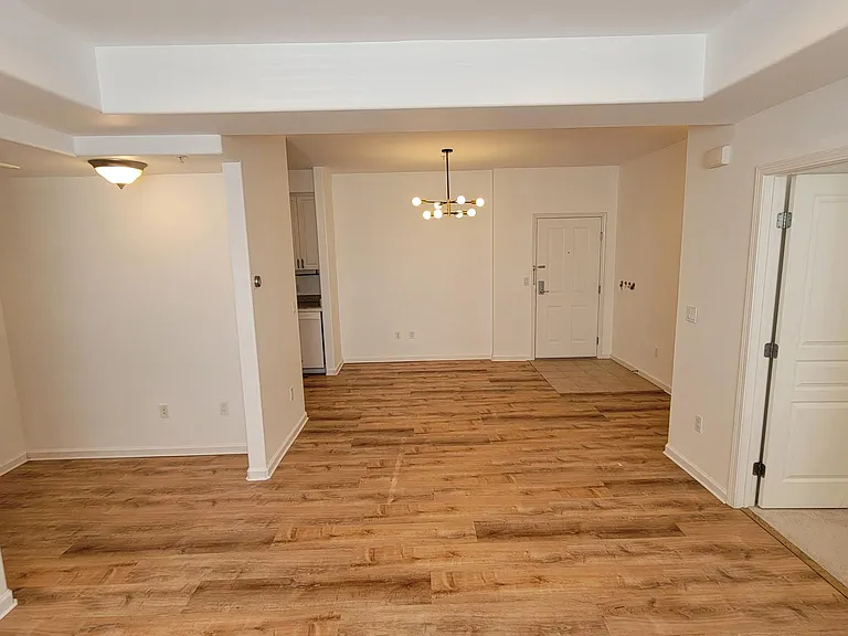 453 E Okeefe St #104 — Photo 9