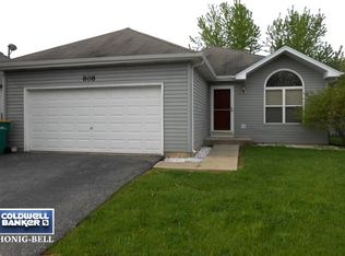 808 S Oak Creek Dr, Genoa, IL 60135