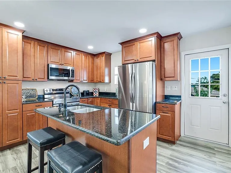 3561 Thomasson Dr — Photo 8