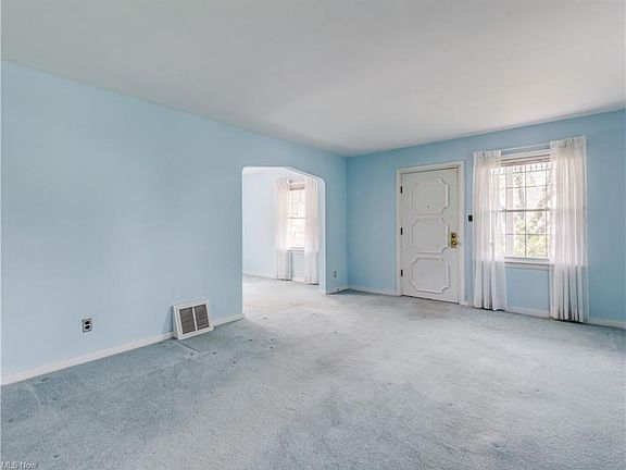 2nd image of 1559 Oakwood Ave