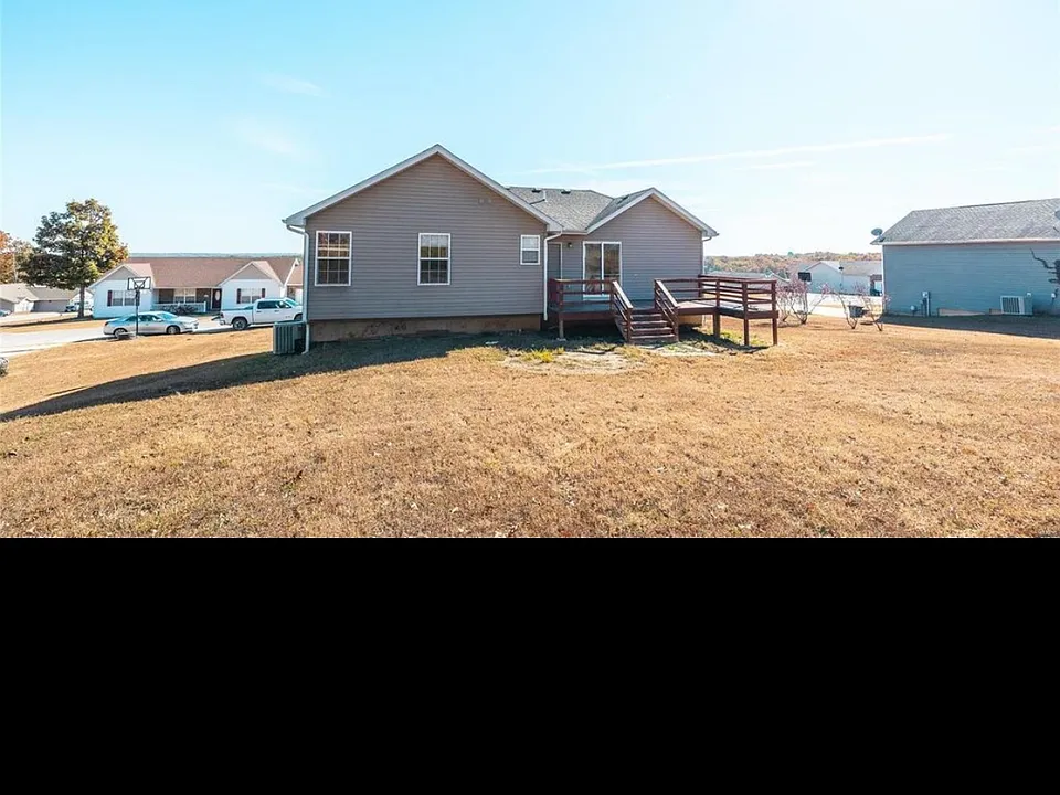 172 Lyle Curtis Cir