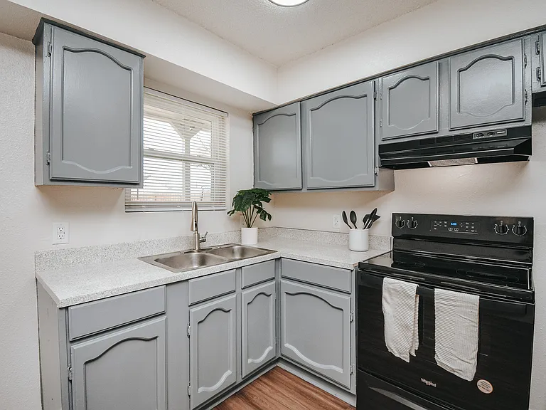 305 E Brazos St — Photo 2