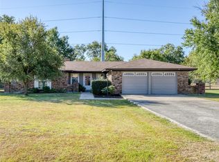 114 Southwood Dr, Burleson, TX 76028