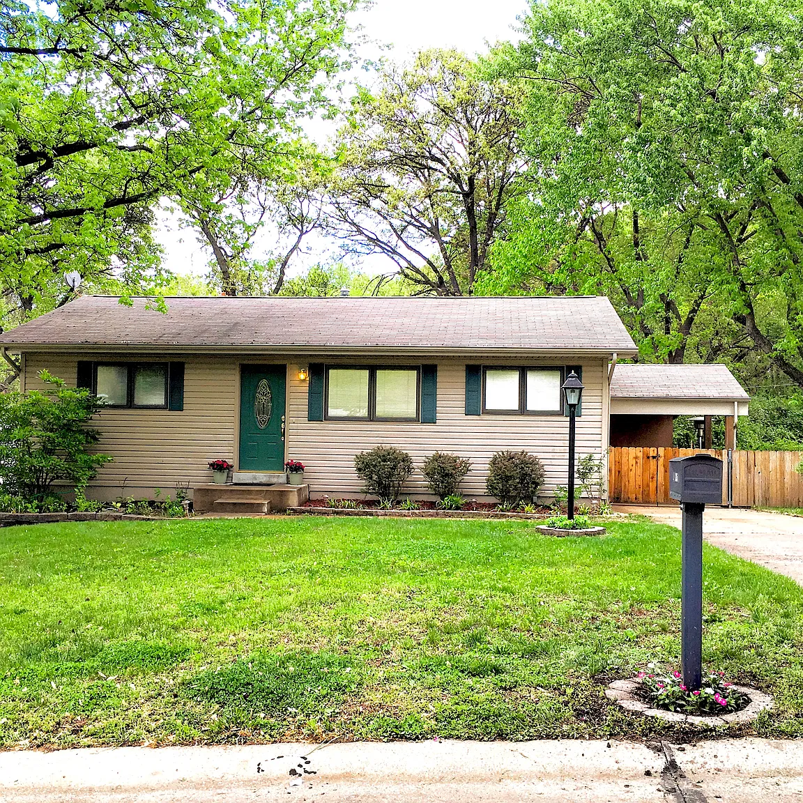 325 Amend Dr photo 1