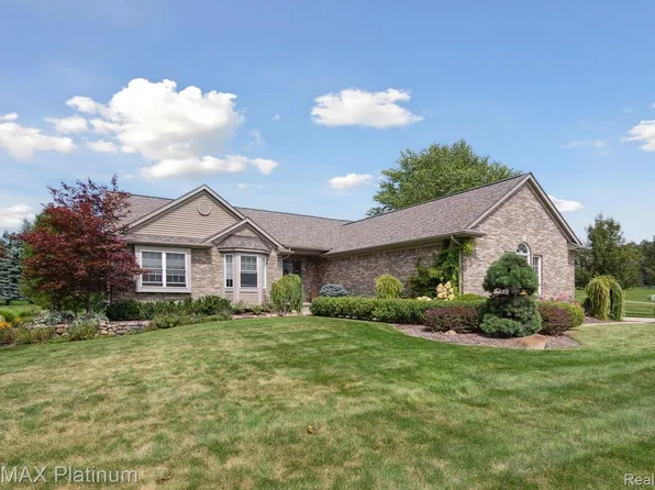 8927 Giovanni Ct, Howell, MI 48855