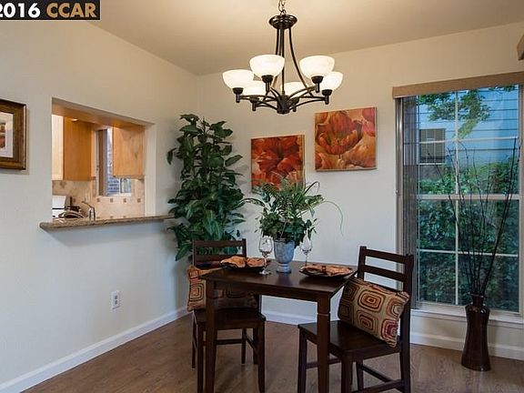 4th image of 211 Pebblecreek Ct