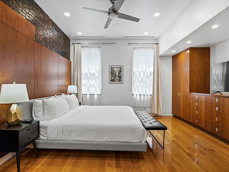 10 E 14th St #6 — Photo 35