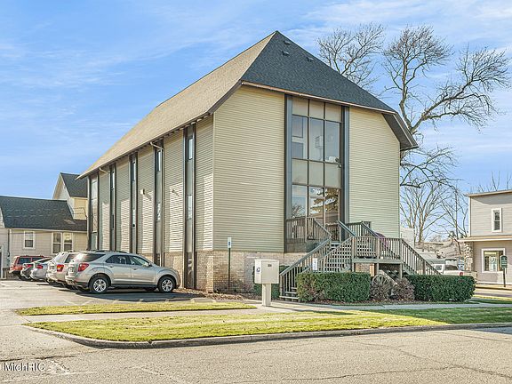 4th image of 700 Fulton St