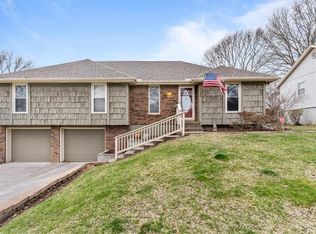 1517 SW White Oak Ln, Blue Springs, MO 64015