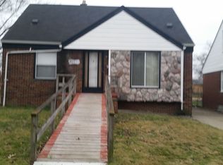 26471 W Hills Dr, Inkster, MI 48141
