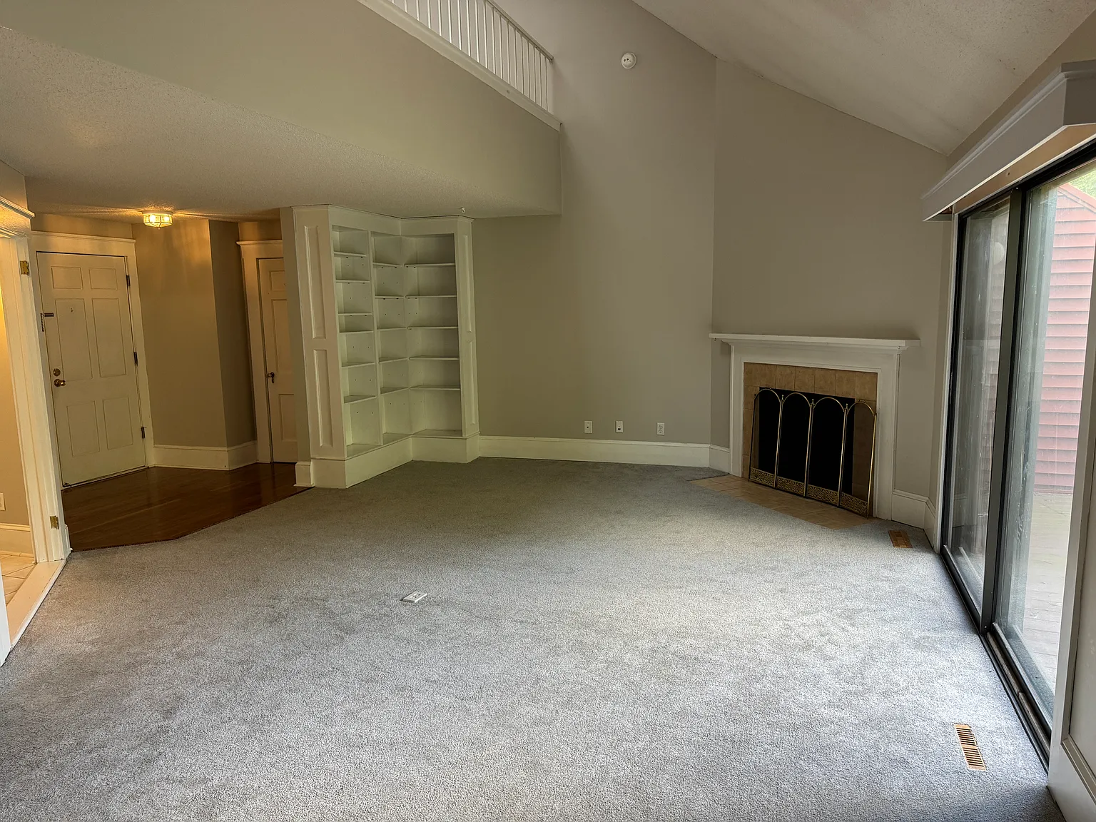 2 bed, 1.5 bath, 2014 sqft, $2,099 — Photo 4