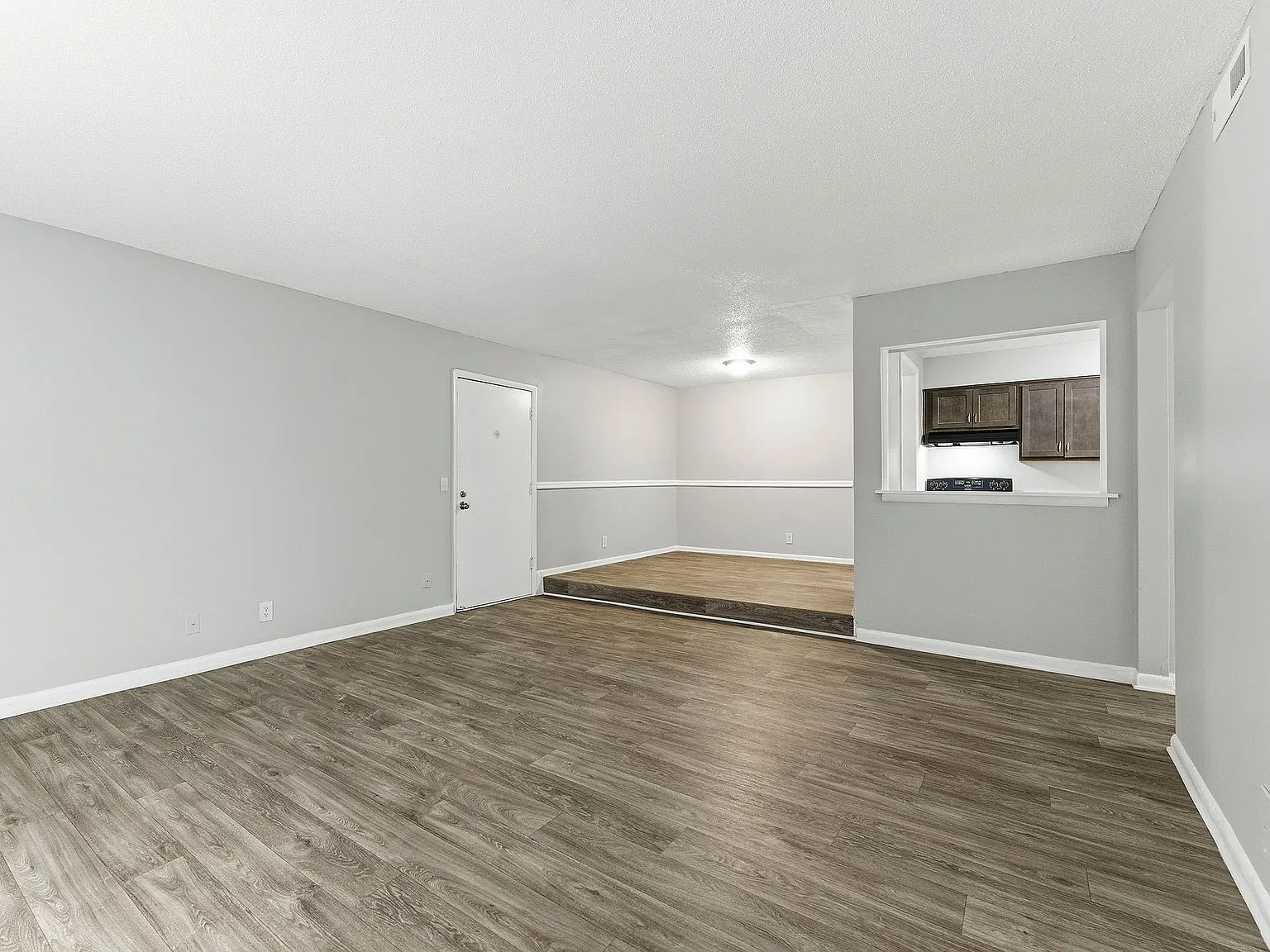 Lacota Apartments — Photo 4