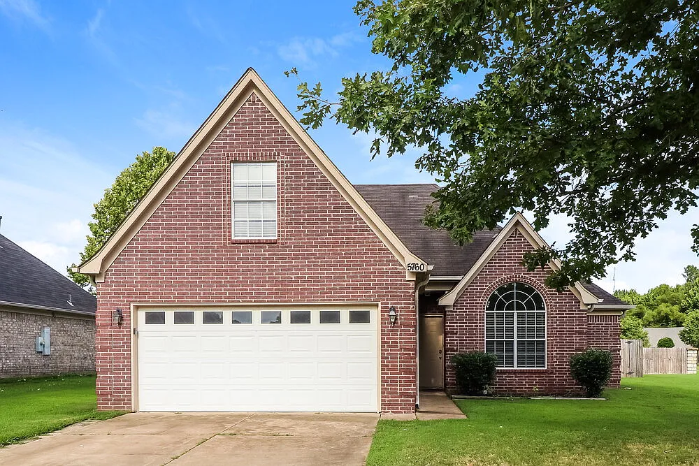 3 bed, 2.0 bath, 1810 sqft, $1,900 — Photo 1