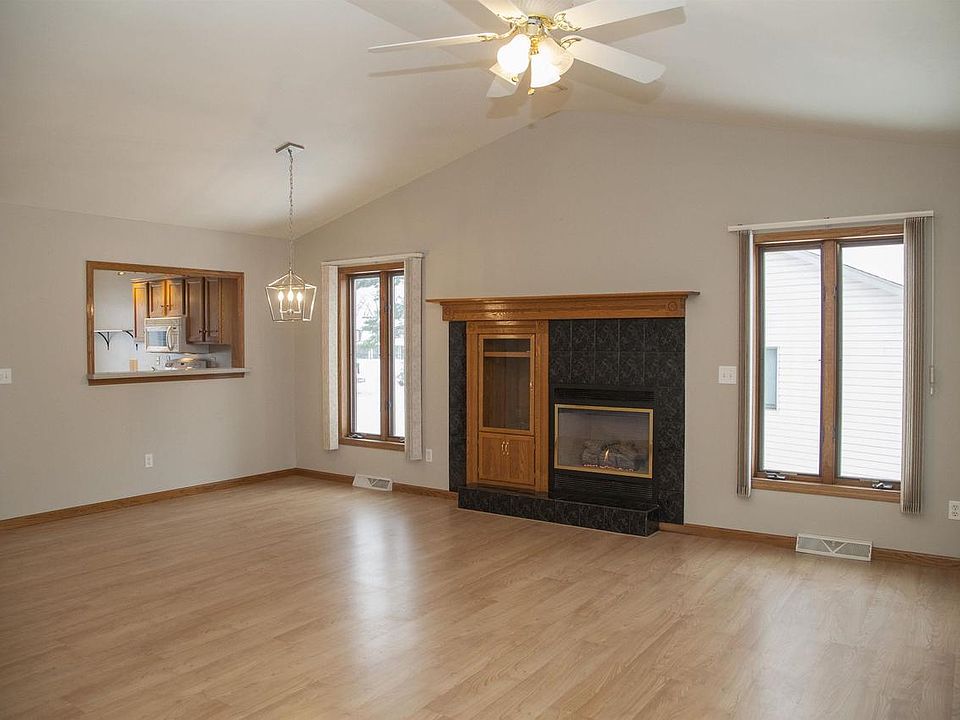 1st image of 1045 Saddle Ridge