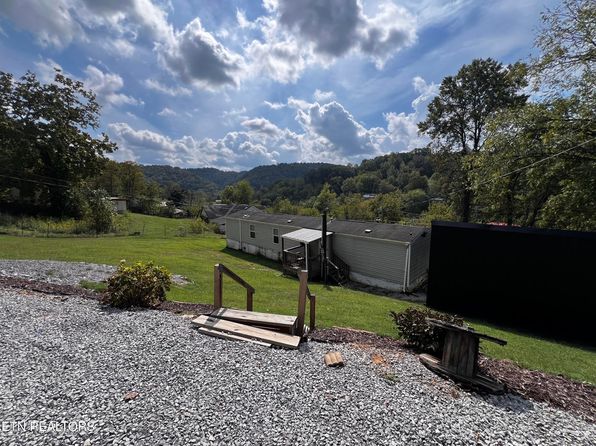 404 N Johnson Dr, Pennington Gap, VA 24277