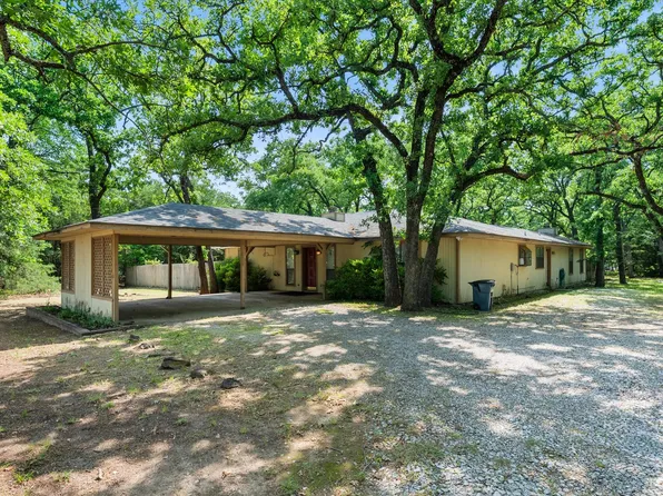 217 Colt Dr, Lake Kiowa, TX 76240