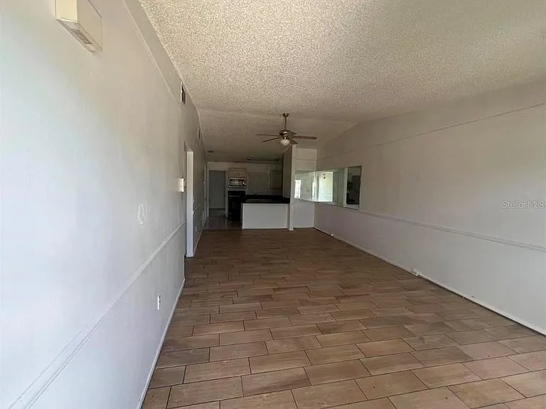 1109 Woodman Way — Photo 4