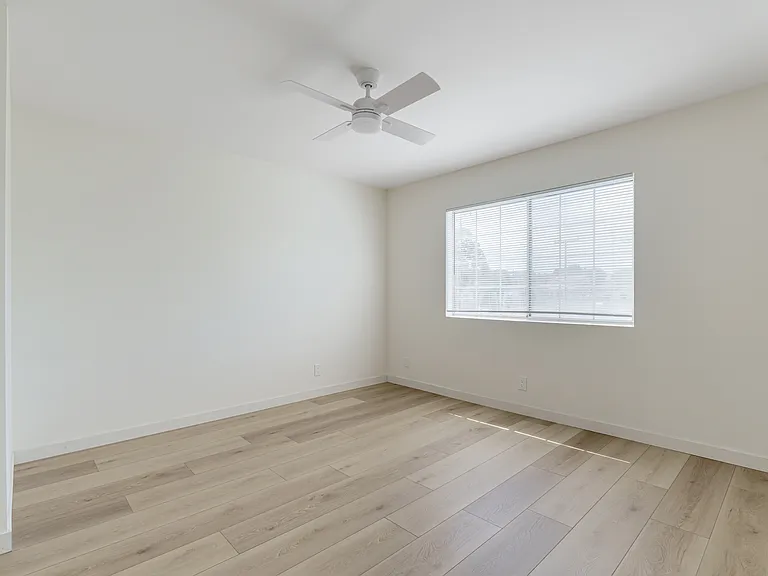 519 E Walnut Ave #4 — Photo 20