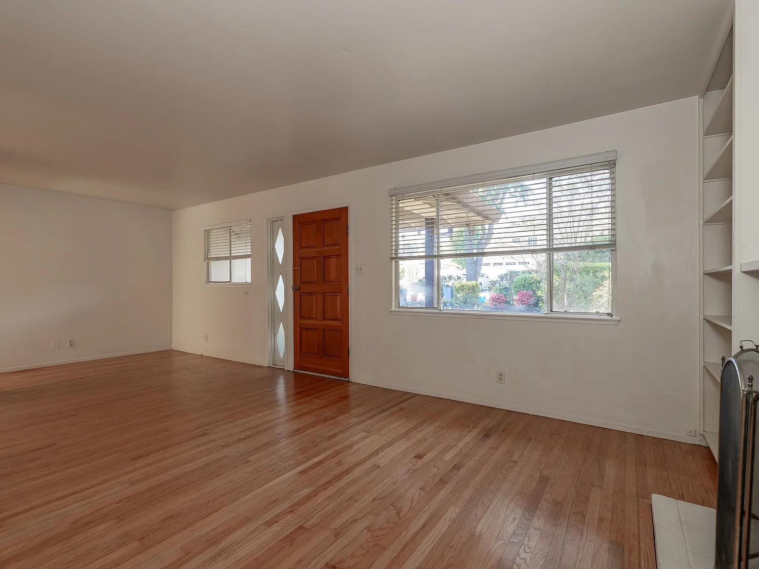 3 bed, 1350 sqft, $3,850 — Photo 4