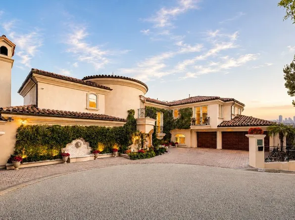 1260 St Ives Pl, Los Angeles, CA 90069