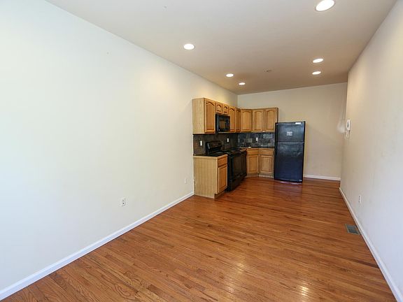 2nd image of 1528 N Willington St #1