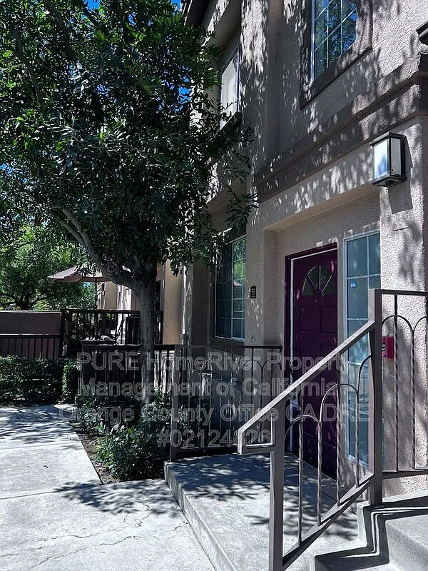 3 bed, 2.0 bath, 1344 sqft, $3,700 — Photo 1