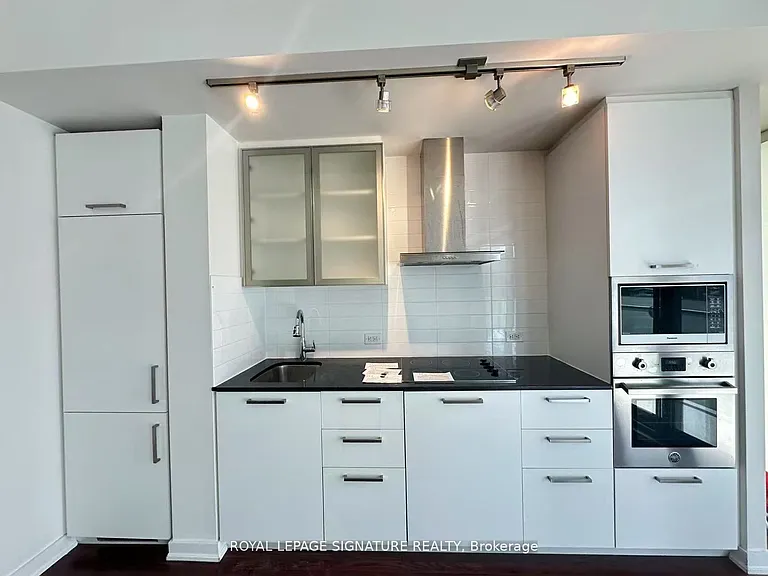14 York St #2401 — Photo 3